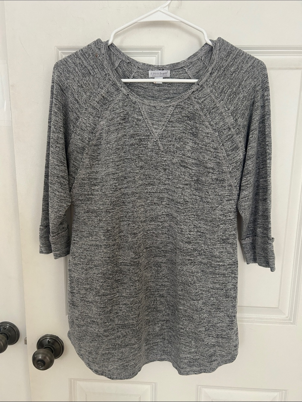 A Pea in the PodMarledlightweight sweater size medium gray three-quarter sleeve